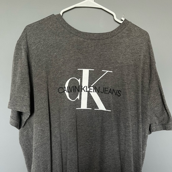 Calvin Klein Tee - Picture 1 of 1